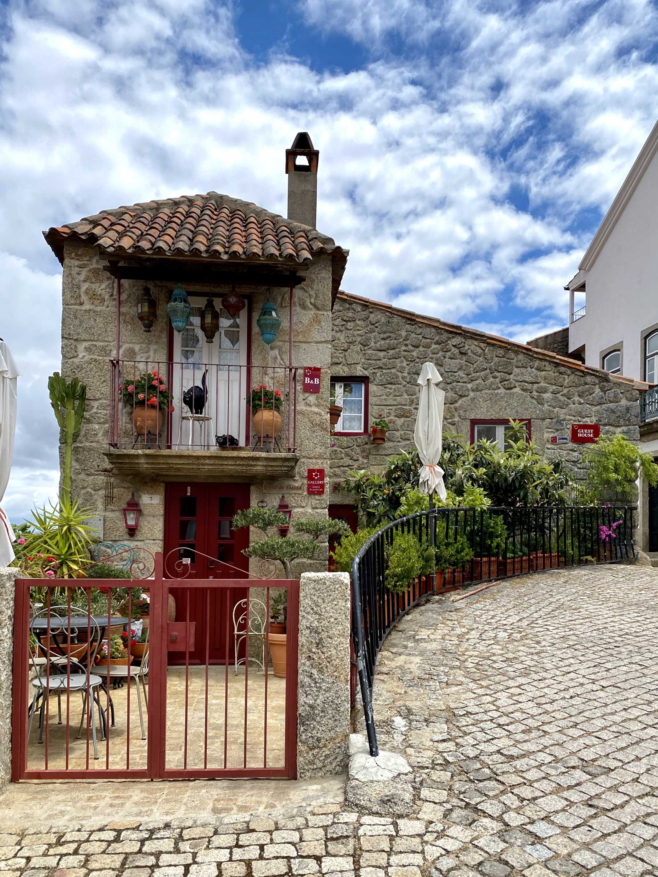 aldeia de monsanto portugal