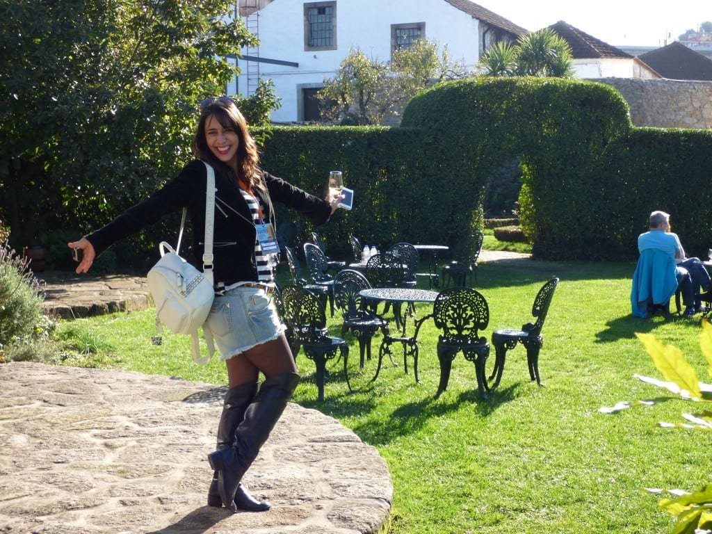 Mais uma foto linda da Cris, nas Caves de Vinho do Porto Taylor's!