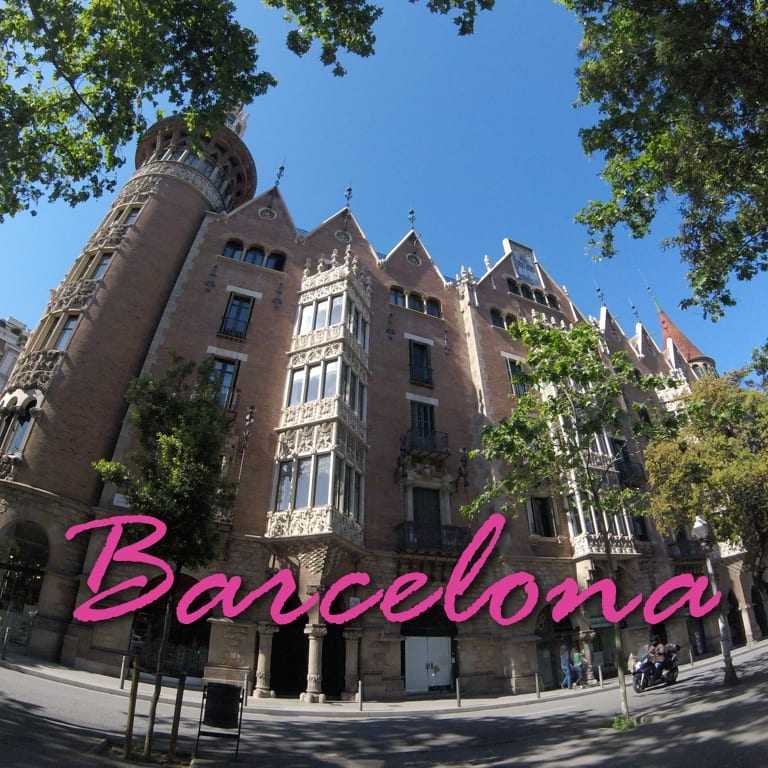 Turismo em Barcelona: Casa de Les Punxes! Turismo em Barcelona: Casa de Les Punxes!
