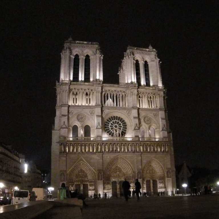 Paris à noite: histórias obscuras da Cidade Luz!
