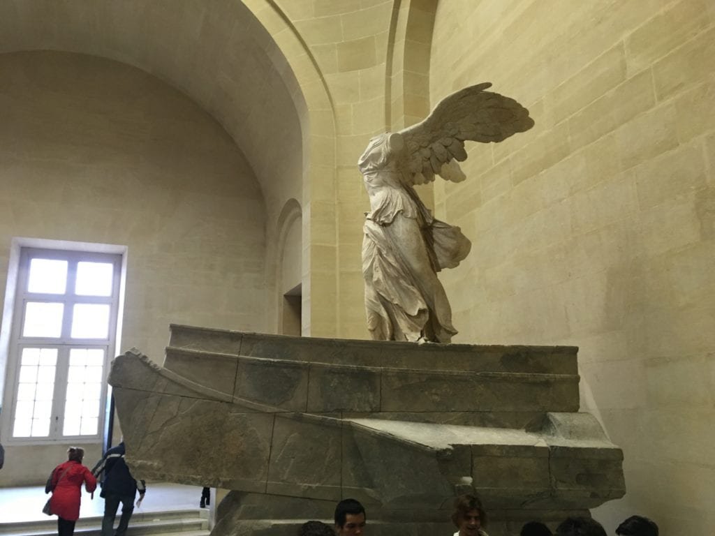 Nice de Samotrácia no Museu do Louvre em Paris