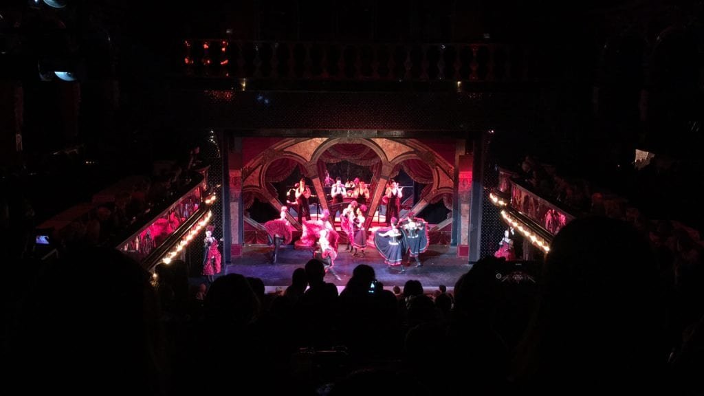 Cabaret em Paris: Paradis Latin!