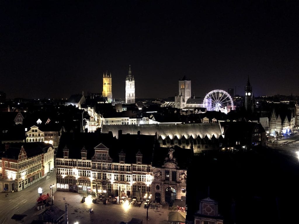 Turismo na Bélgica: Gent à noite, Castelo Gravensteen.