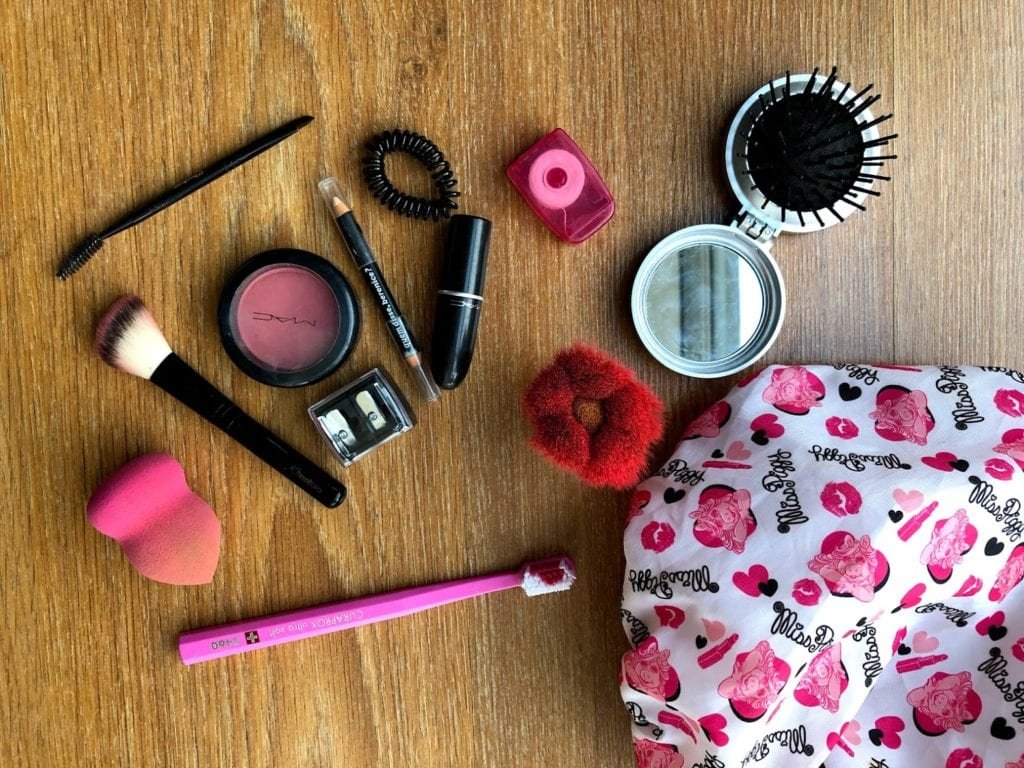 Como Montar Necessaire de Viagem - Make up
