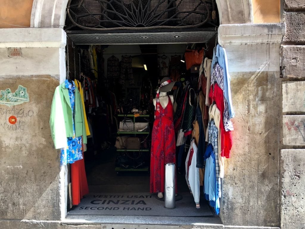 Brechó em Roma, Itália