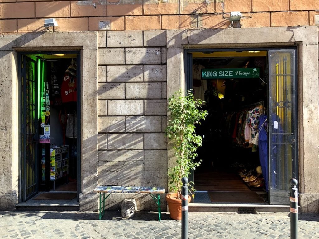 Compras em Roma, Itália