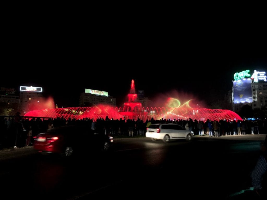 Show da fonte luminosa em Bucareste, Romênia