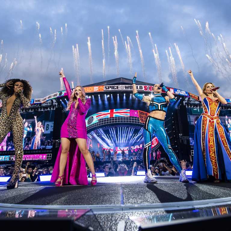 O incrível figurino das Spice Girls!