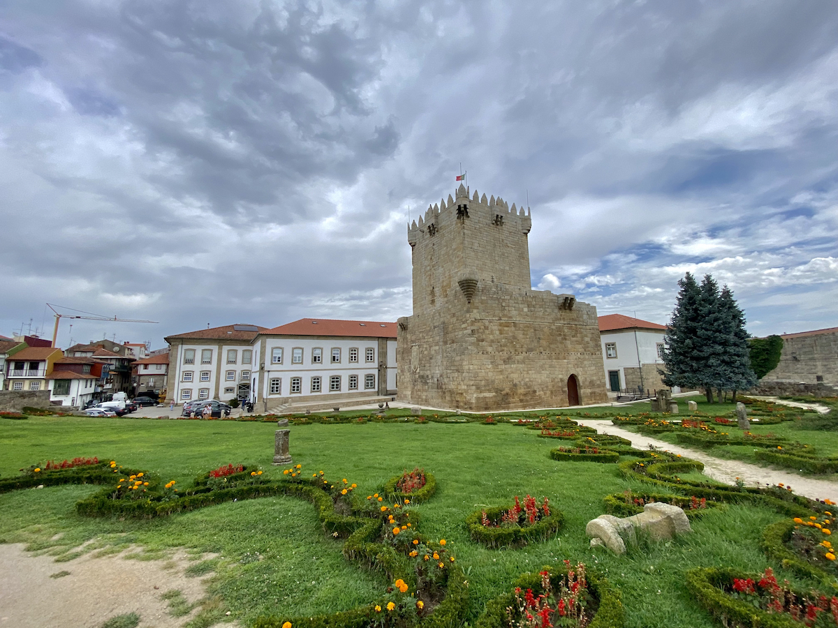 castelo de chaves portugal