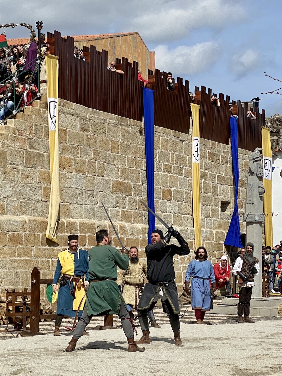 feira medieval duelo de espadas