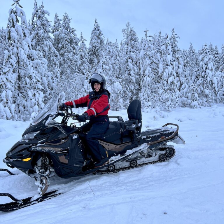 Snowmobile na Finlândia!