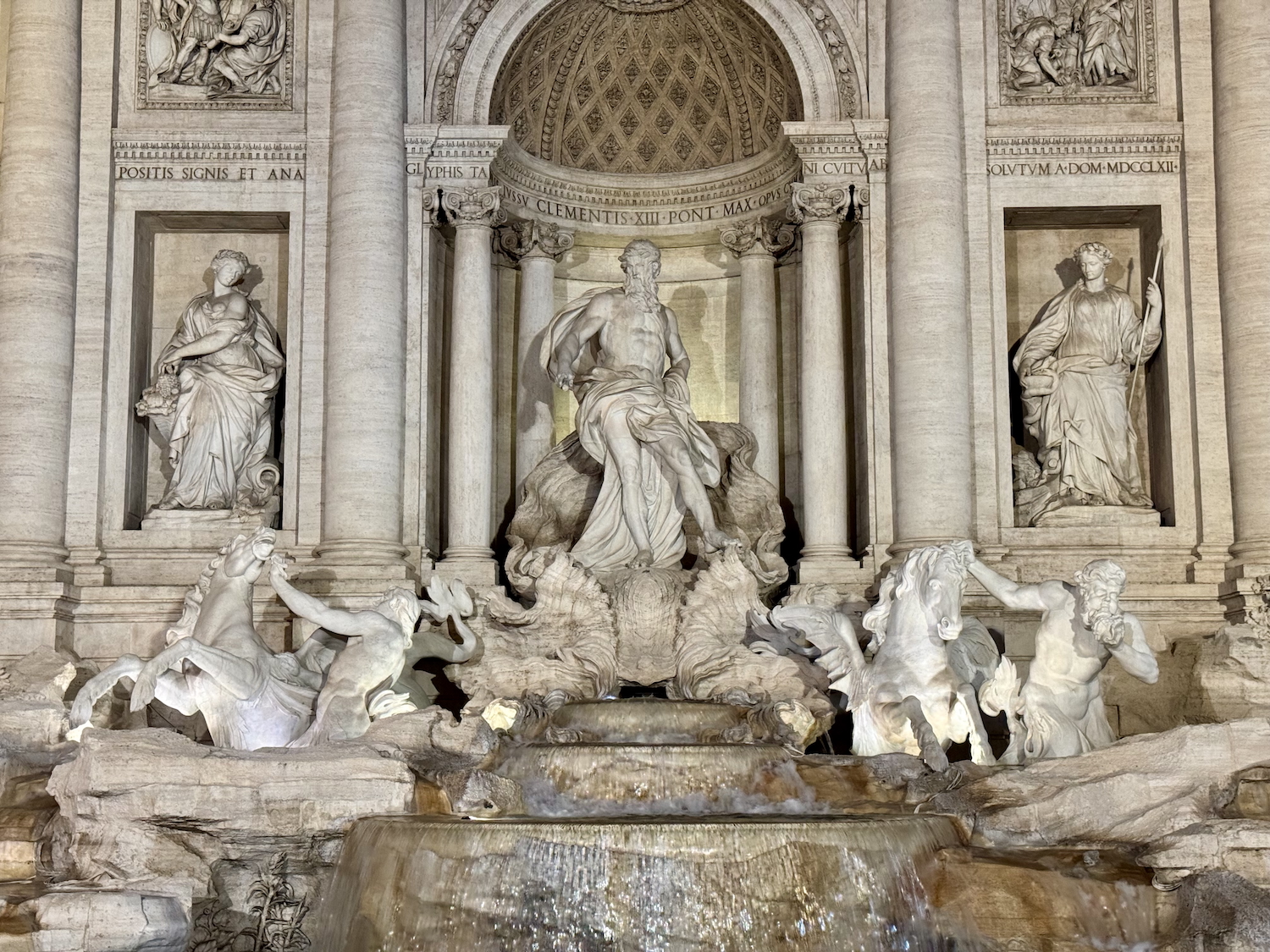 fontana di trevi melhor horário