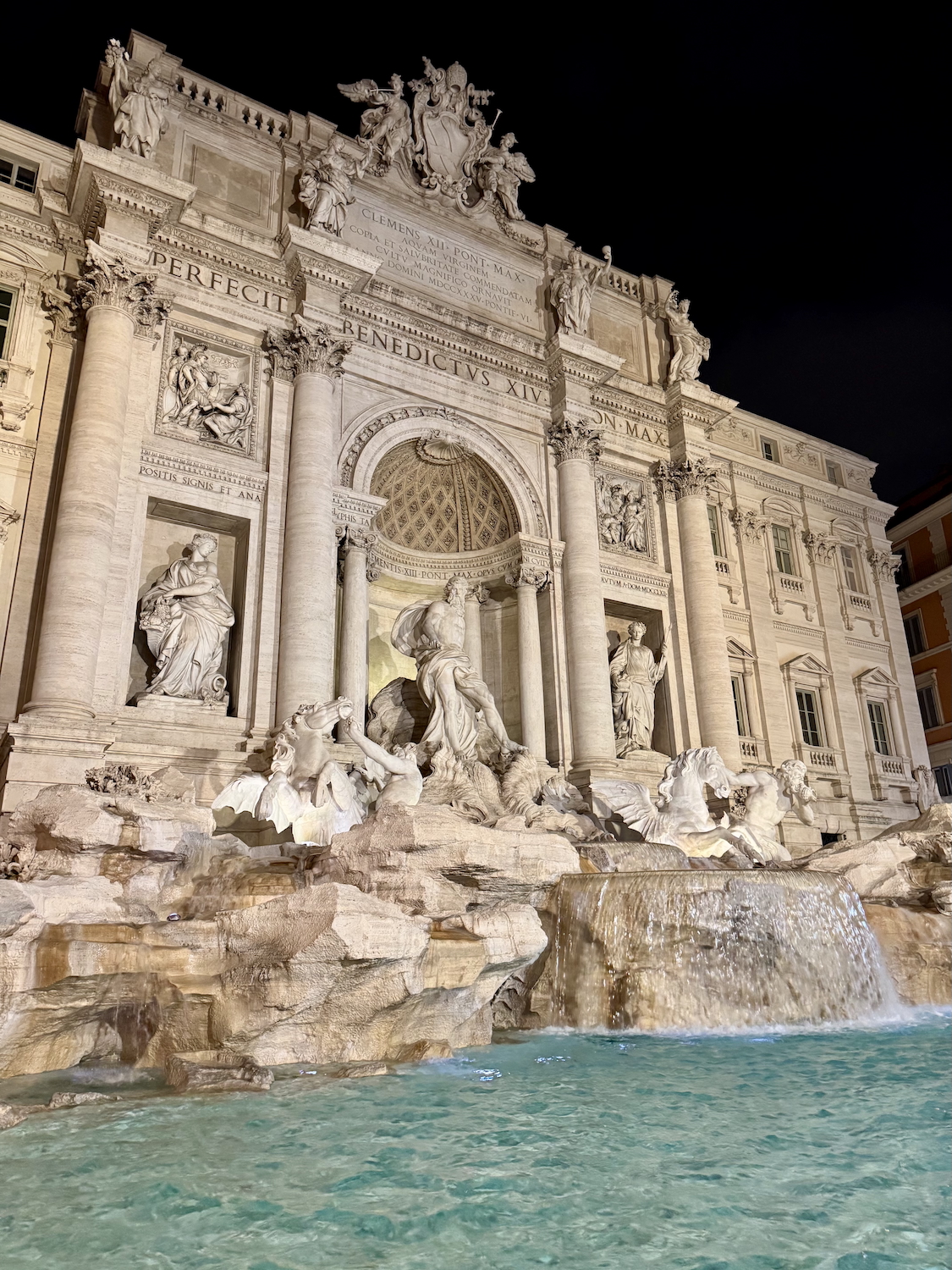 fontana di trevi vazia