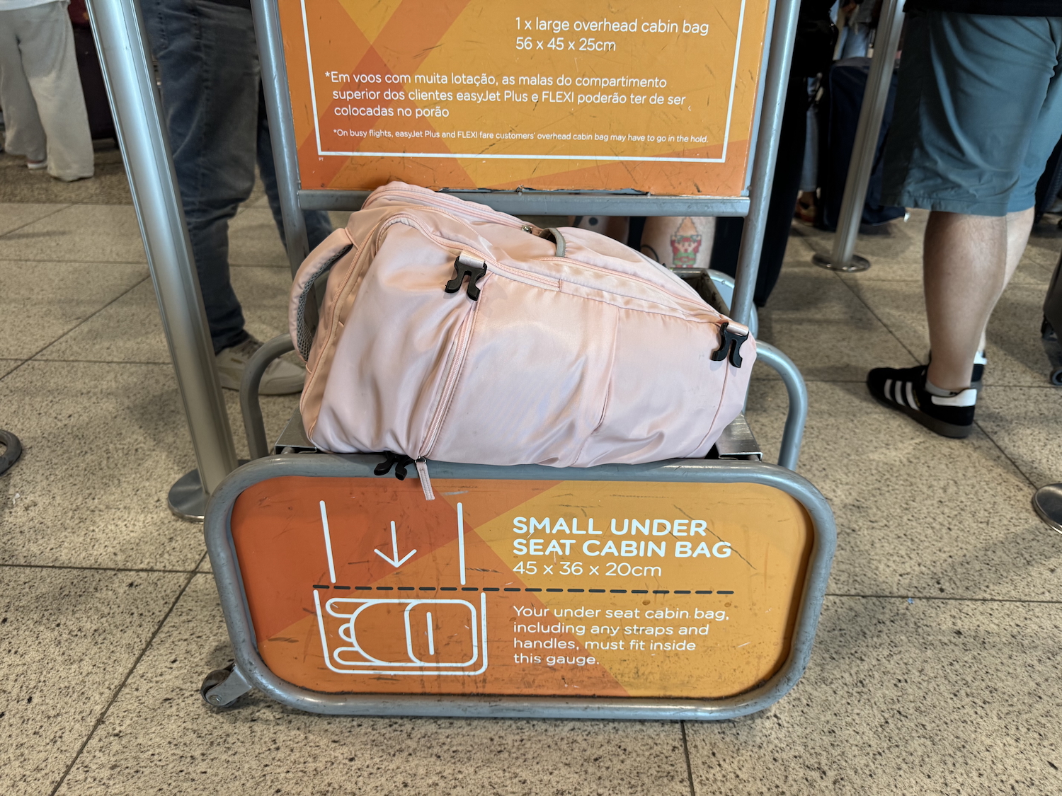 item pessoal avião medidas exemplo