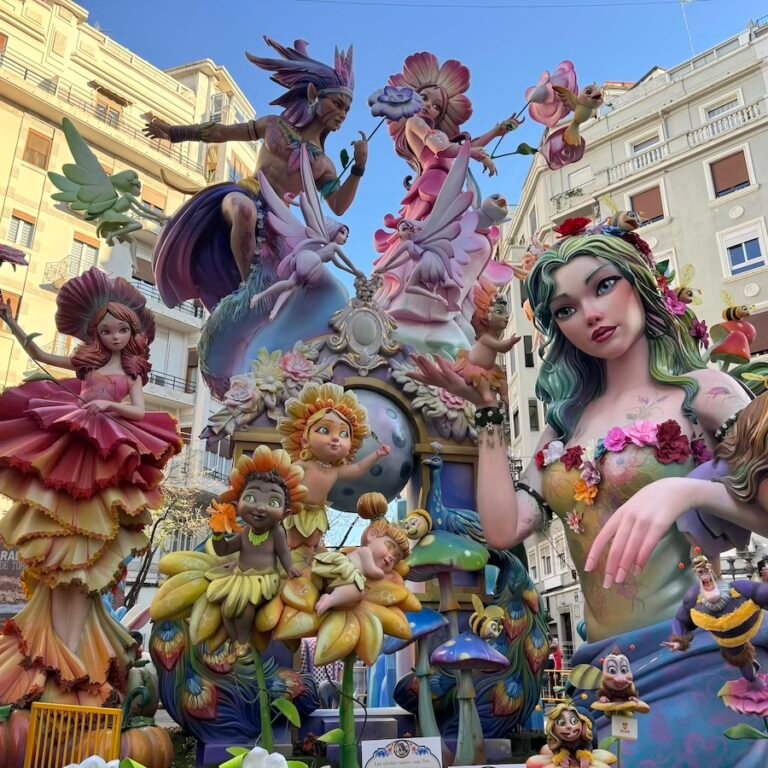Fallas de Valencia: guia completo para entender e aproveitar a festa mais incrível da Espanha!